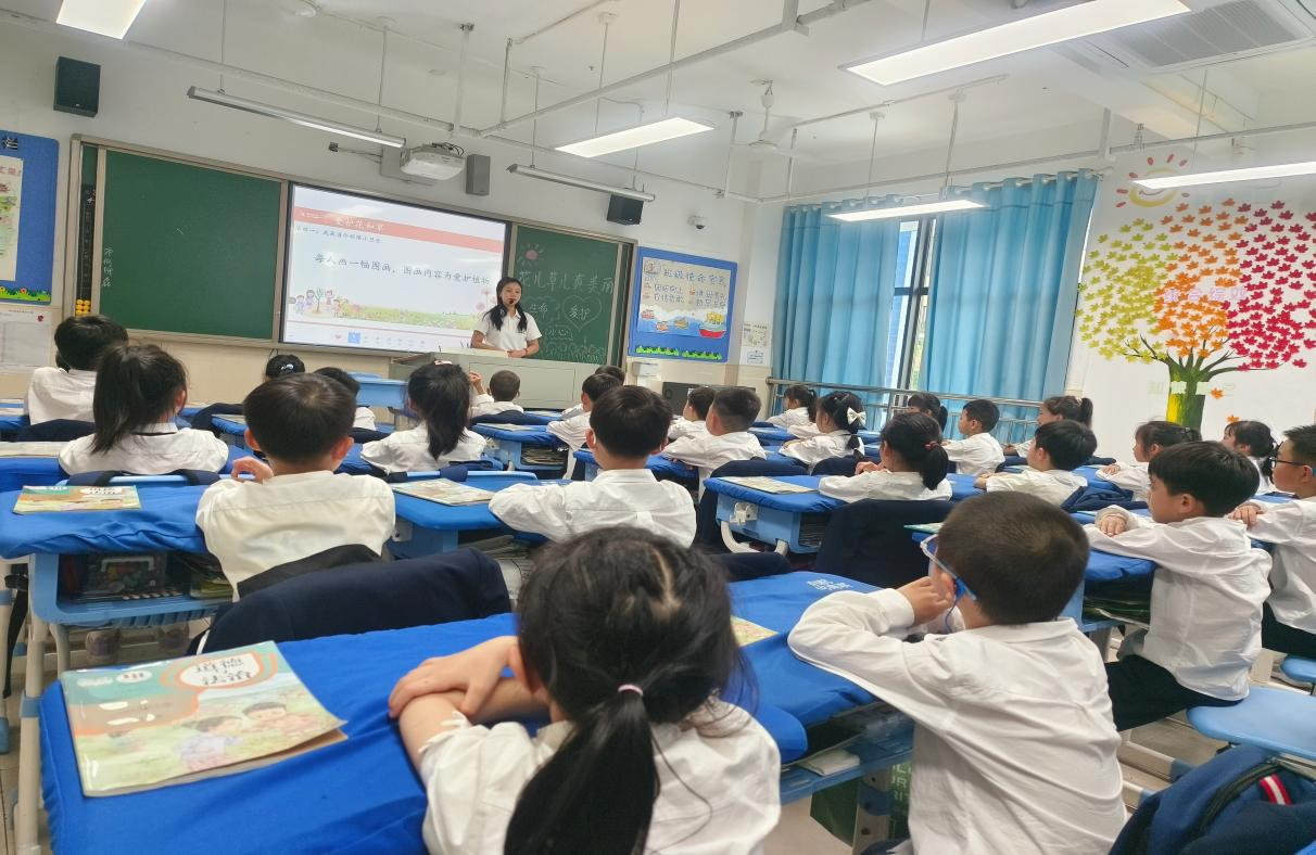 “雷小锋”在行动│一年级小龙仔的绿意守护