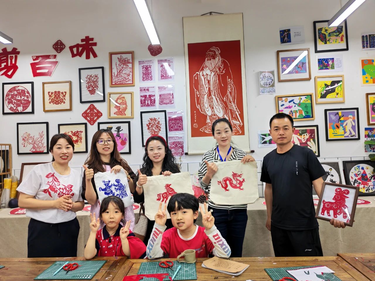 灯火里的课堂 艺术里的陪伴│我校“家长夜校”首课温暖开启